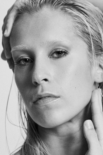 Emi - Photo 2 (Photos)