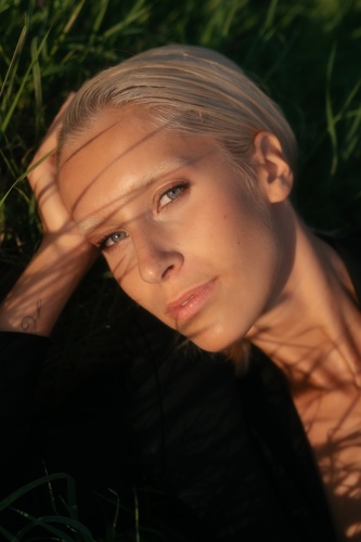 Emi - Photo 1 (Photos)